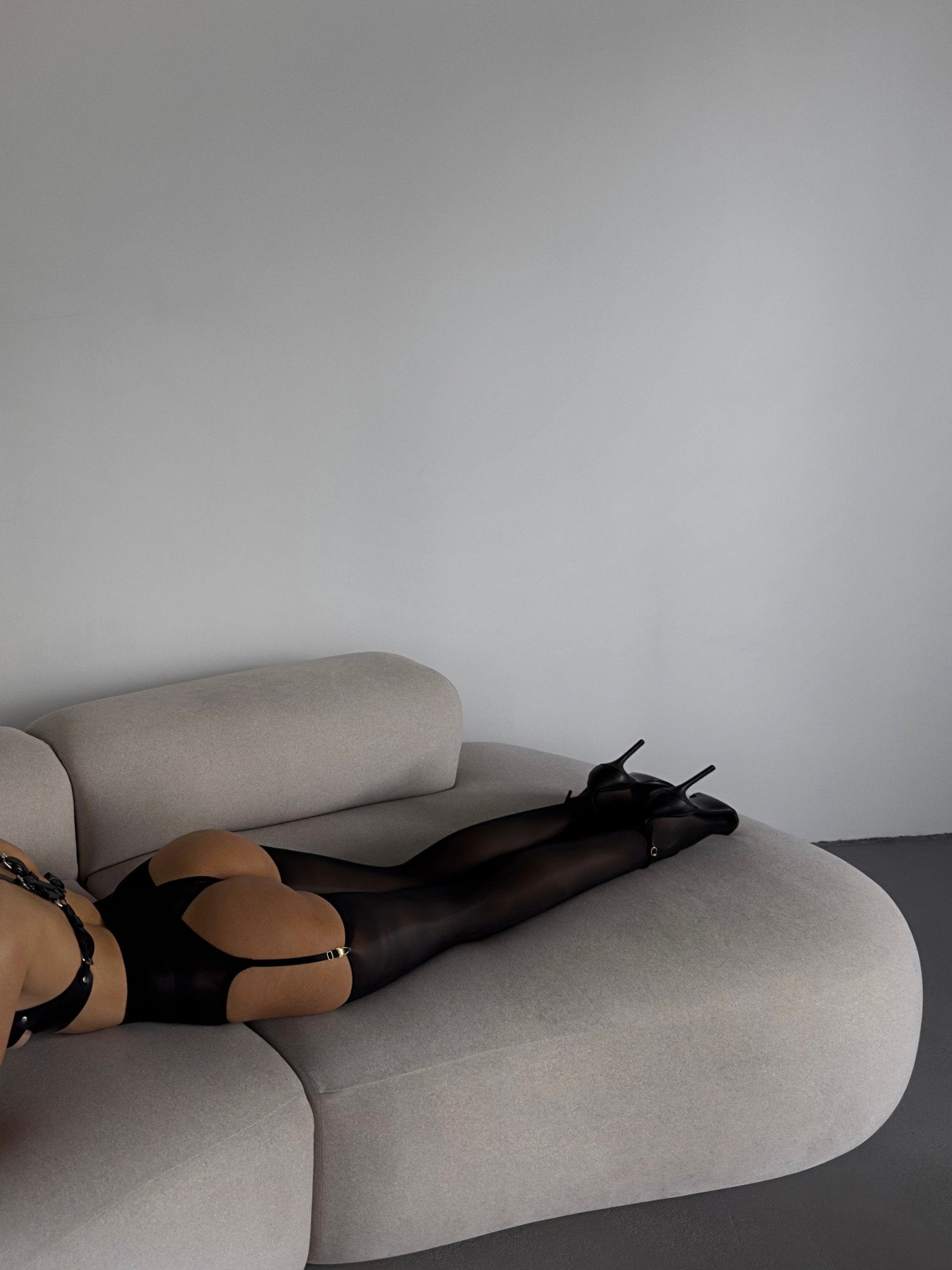 Belt with Stockings "Jet"